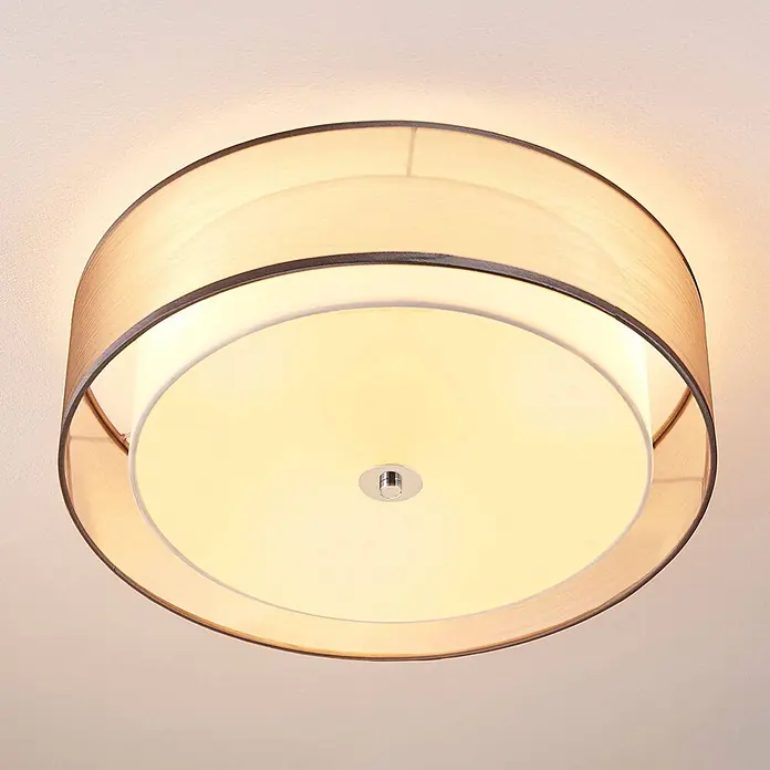 Lindby Deckenleuchte Tobia - alu / grau / zink, E27 - Runde Deckenleuchte mit beigem Stoff-Außenschirm, weißem Diffusor und zentralem Chromdetail, strahlt warmes Licht aus.
