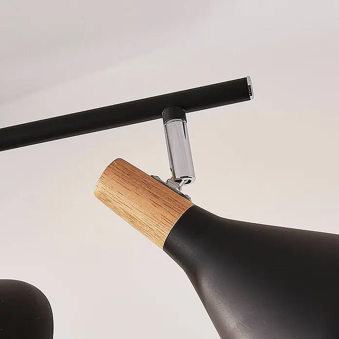 Lindby Deckenstrahler Arina - schwarz, schwarz, E14 - Schwarzer Metallstrahler mit Holzverkleidung, auf Schiene montiert, mit verstellbarem Chromgelenk.