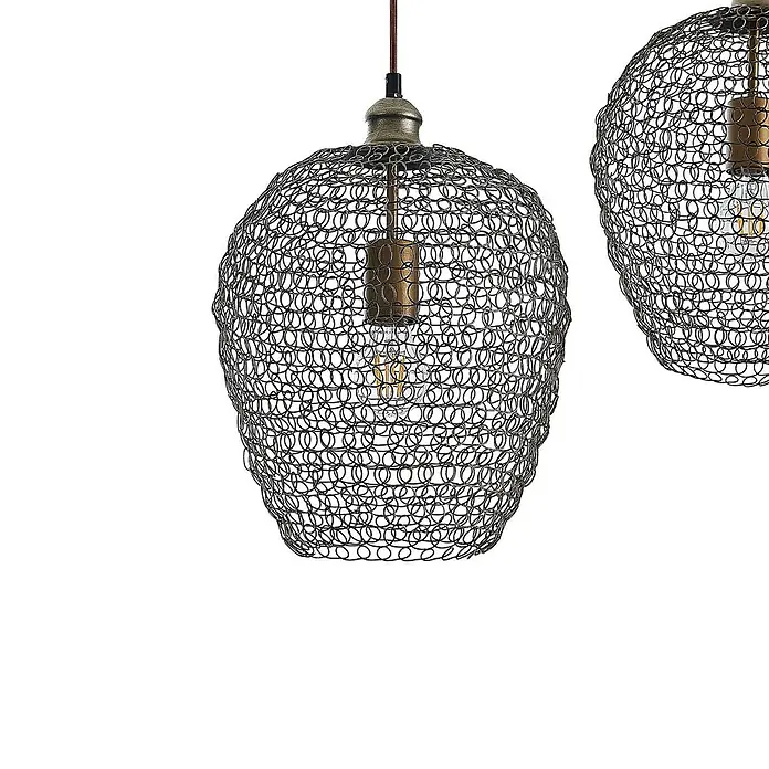 Lindby Pendelleuchte Benja - schwarz, messing, E27 - Zwei Pendelleuchten im Industriestil mit Schirmen aus dunklen Metallringen und patinierten Messingfassungen, mit sichtbaren Glühfadenlampen.