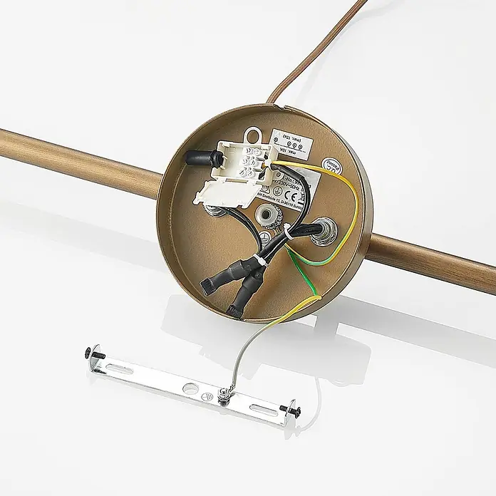 Lindby Pendelleuchte Benja - schwarz, messing, E27 - Bronzefarbener Leuchtenbaldachin mit Verkabelung, Klemmenblock und einer silbernen Montagehalterung für Deckeninstallation.