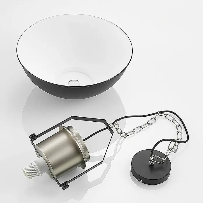 Lindby Pendelleuchte Freitjof - schwarz, Schwarz matt, nickel matt, E27 - Zerlegte Pendelleuchte: schwarz-weißer Schirm, Fassung aus gebürstetem Metall mit schwarzem Rahmen, schwarze Deckenrosette, Metallkette, schwarzes Kabel.