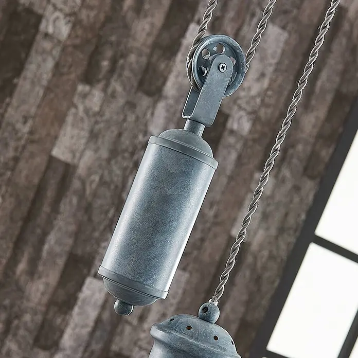 Lindby Pendelleuchte Louisanne - L x B x H: 35 x 35 x 25,7 cm, alu / grau / zink, grau-Grün, klar, E27 - Industrielles graues Gegengewicht mit Rollensystem und geflochtenen Textilkabeln für eine Pendelleuchte.