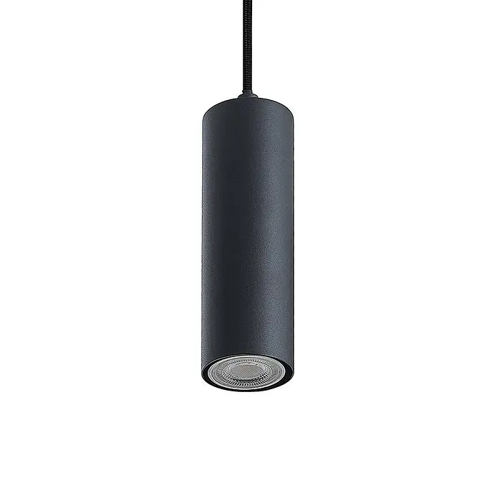 Lindby Pendelleuchte Maniva - L x B x H: 60 x 8 x 18 cm, schwarz, holz hell, Schwarz, GU10 - Dunkelgraue zylindrische Pendelleuchte an schwarzem Kabel, mit sichtbarer LED-Lichtquelle unten.