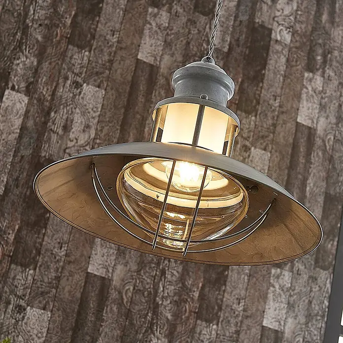 Lindby Pendelleuchte Louisanne - L x B x H: 35 x 35 x 25,7 cm, alu / grau / zink, grau-Grün, klar, E27 - Pendelleuchte im Industriestil aus patiniertem grauem Metall, Klarglas und beleuchteter Glühbirne.