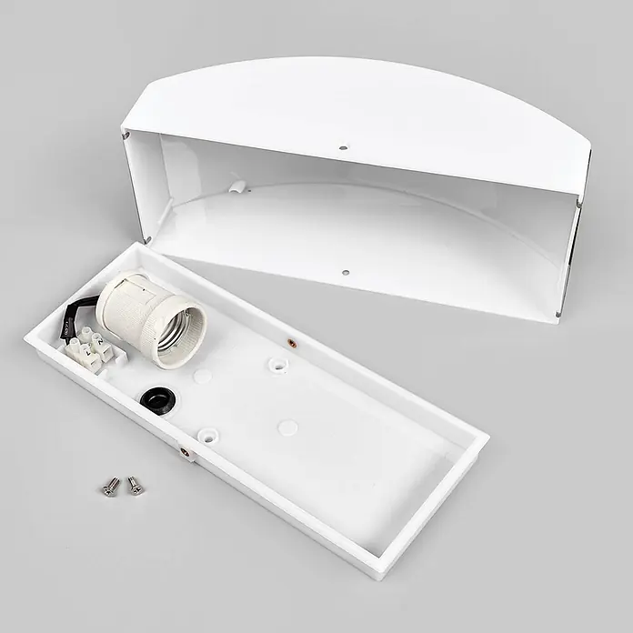 Lindby Außenwandleuchte Pacon - alu / grau / zink, klar / transparent, IP44 - Demontierte weiße Wandleuchte mit Sockel, Fassung, Klemmen und gewölbter Abdeckung.