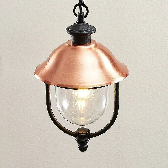 Lindby Außenwand- & Deckenleuchte Clint - kupfer, IP44 - Pendelleuchte aus Kupfer und schwarzem Metall mit klarem Glas und leuchtender Glühbirne.