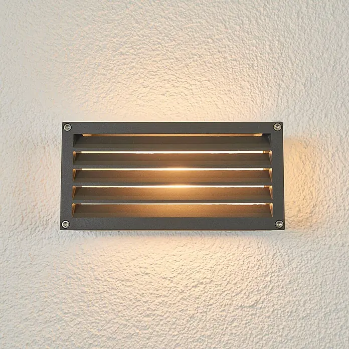 Lucande Außenwandleuchte Aurelien - schwarz, IP54 - Rechteckige, anthrazitfarbene Wandleuchte mit horizontalen Lamellen, die warmweißes Licht nach oben und unten abgibt.