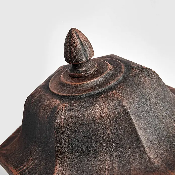 Lindby Außenwandleuchte Lamina - braun / rost, braun / rost, IP44 - Verwitterte Bronze-Laternenoberseite mit dekorativer Spitze und strukturierter Oberfläche.