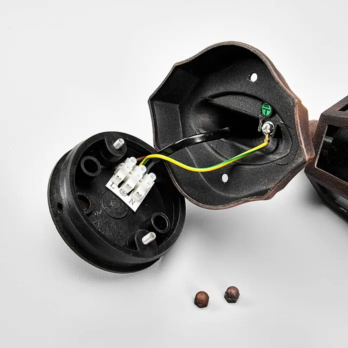 Lindby Außenwandleuchte Lamina - braun / rost, braun / rost, IP44 - Interne Verkabelung einer Außenleuchte mit elektrischen Anschlusspunkten (L, N, Erde).