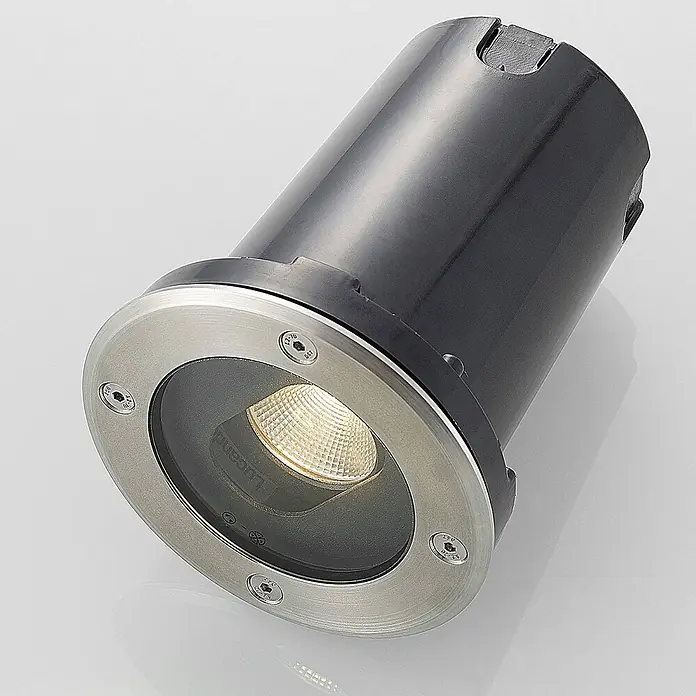 Lucande LED-Gartenstrahler Doris - 3.000 K, 12 x 12 x 15 cm - Eingelassene LED-Bodenleuchte mit schwarzem Zylindergehäuse und runder Blende aus gebürstetem Edelstahl, warmweiß leuchtend.
