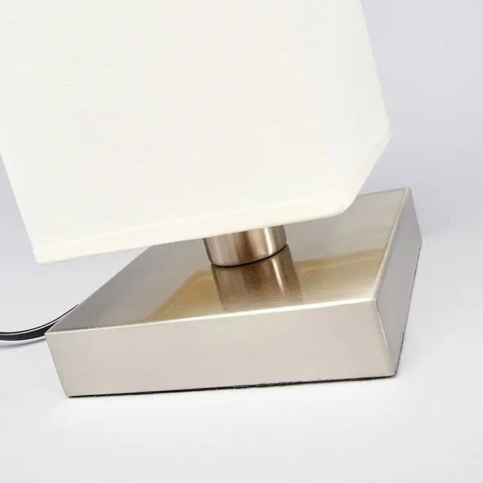 Lindby Tischleuchte Martje - L x B x H: 12 x 12 x 34,5 cm, creme / amber, E14 - Weißer Stoff-Lampenschirm auf rechteckigem Lampenfuß aus gebürstetem Metall.