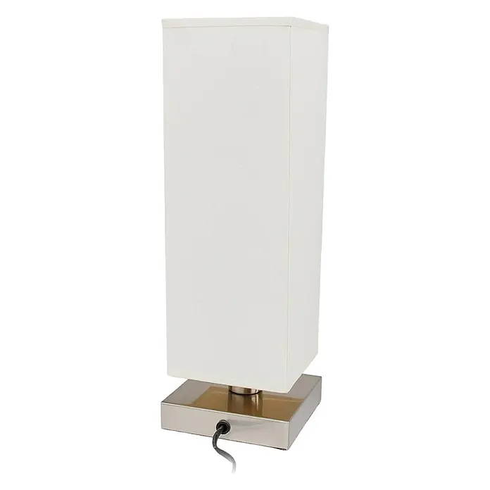 Lindby Tischleuchte Martje - L x B x H: 12 x 12 x 34,5 cm, creme / amber, E14 - Weiße, rechteckige Stoff-Tischlampe mit einem silberfarbenen Metallsockel und sichtbarem Stromkabel.