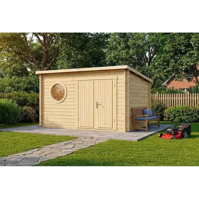 Alpholz Gartenhaus Maria Rondo 44 B - Außenmaß inkl. Dachüberstand (B x T): 400 x 320 cm, Holz, Naturbelassen - Gartenschuppen aus Naturholz mit rundem Fenster und Doppeltüren, neben einer Bank und einem Rasenmäher im Garten.