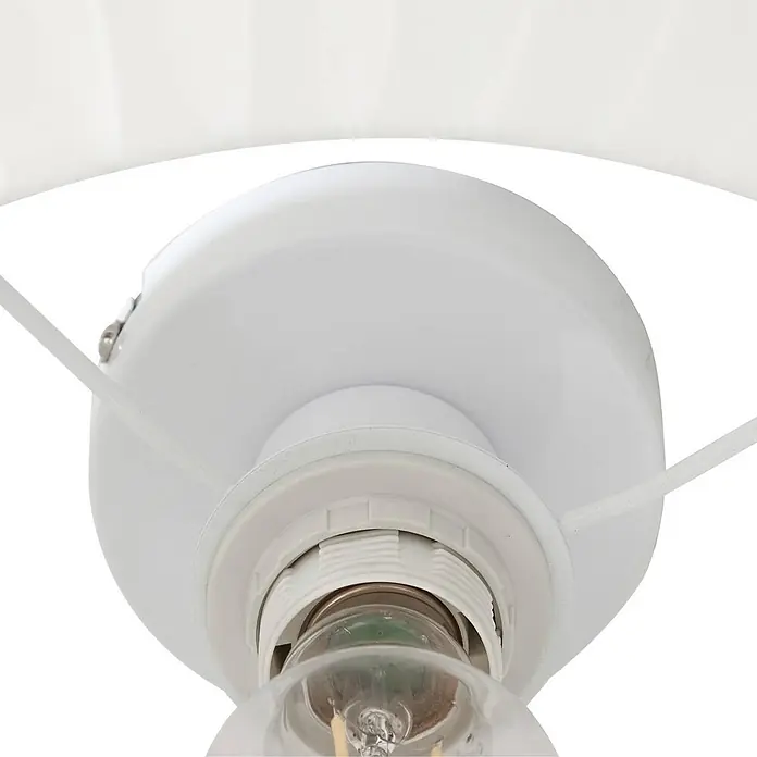 Lindby Deckenlampe in weiß, Deckenleuchte rund -  - Nahaufnahme des weißen Lampeninneren mit Glühbirnenfassung und eingesetzter Klarglasbirne.