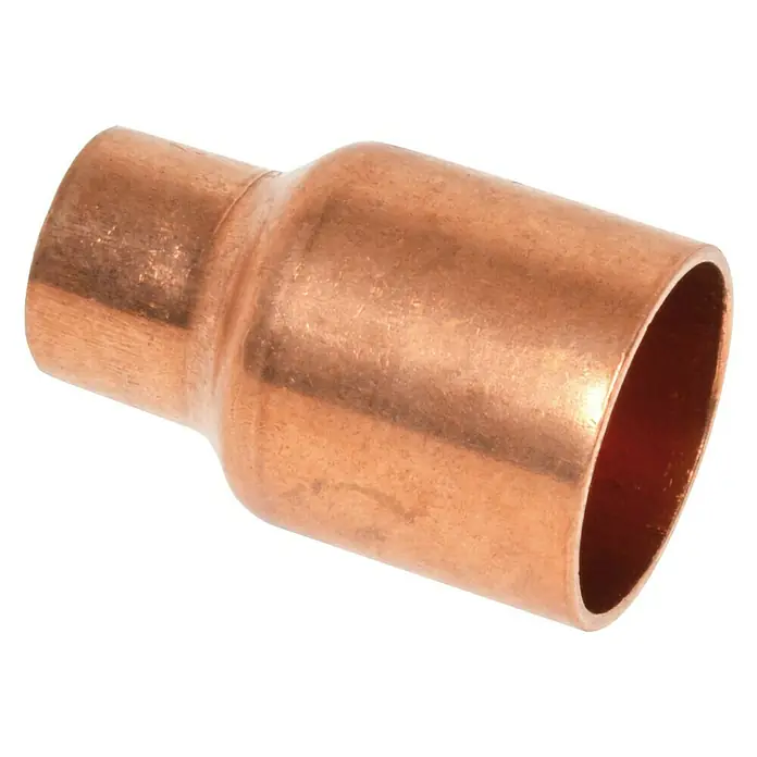 Absatznippel 5243 - 22 x 12 mm, 1 Stk., Metall - Das Bild zeigt eine Kupferreduzierung, ein Verbindungsstück für Rohre mit unterschiedlichen Durchmessern. Das Fitting ist aus Kupfer gefertigt und glänzend.
