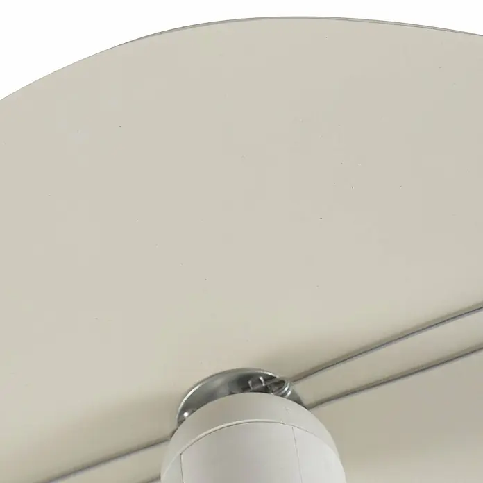Lindby Deckenlampe in beige, hellgrün, Deckenleuchte -  - Cremefarbenes Deckenventilatorblatt mit weißem Motorgehäuse und silbernen Metallakzenten.