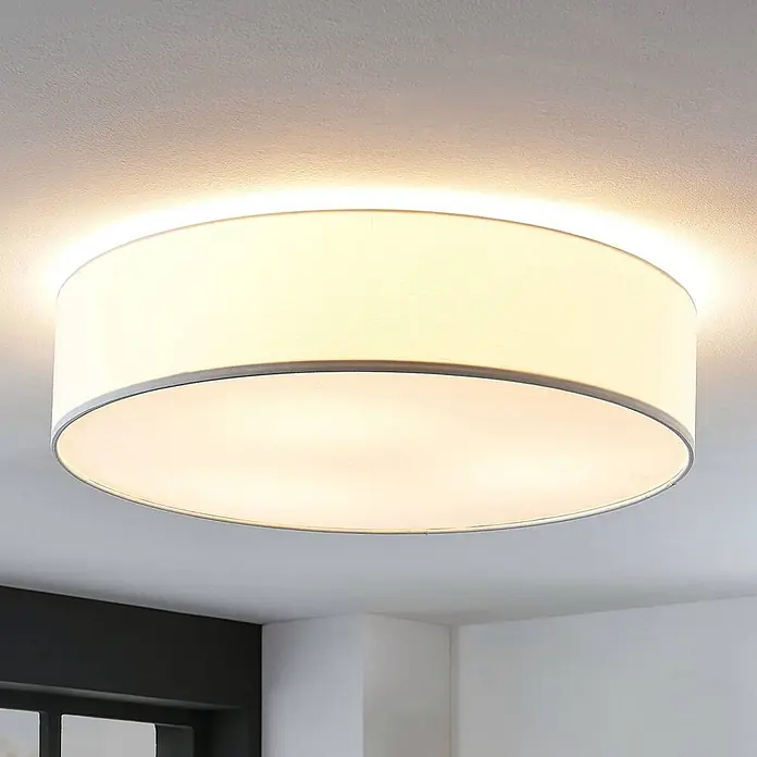 Lindby Deckenleuchte Gordana - L x B x H: 57 x 57 x 15 cm, weiß / opal, E27 - Warm beleuchtete runde Deckenleuchte aus Stoff, beige mit grauem Rand, strahlt Licht im Raum ab.
