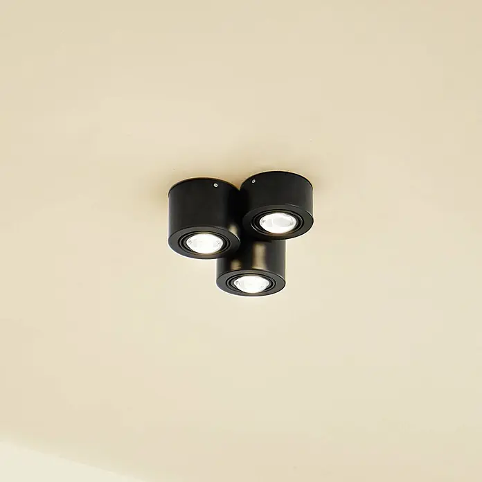 Lindby Deckenlampe in schwarz matt, Deckenleuchte -  - Drei schwarze zylindrische Deckenstrahler mit beleuchteten Glühbirnen.