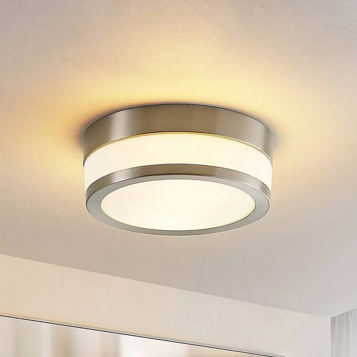Lindby Deckenleuchte Flavi - L x B x H: 23 x 23 x 9 cm, alu / grau / zink, E27 - Runde Deckenleuchte aus gebürstetem Metall mit weißem Diffusor, strahlt warmes Licht aus.