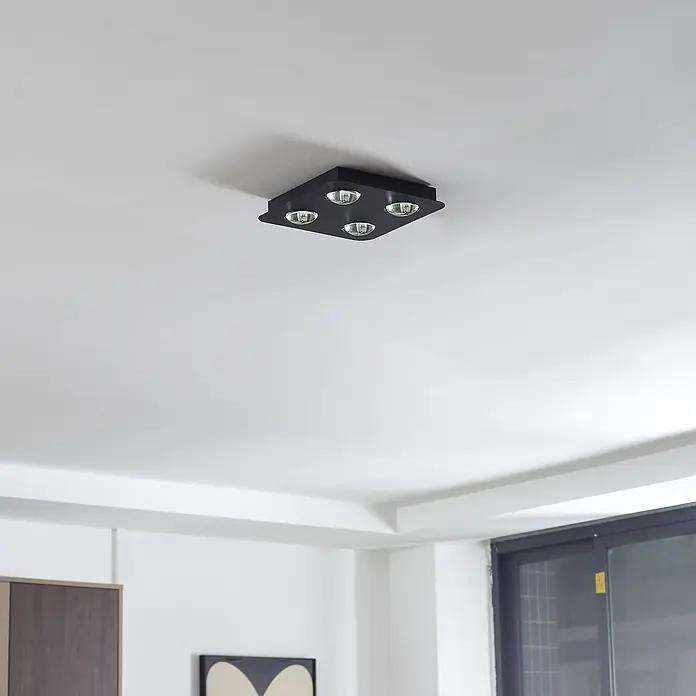 Lindby Deckenleuchte Jyla - L x B x H: 25 x 25 x 4,2 cm, schwarz, 2GX53 - Schwarze quadratische Deckenleuchte mit vier Strahlern.