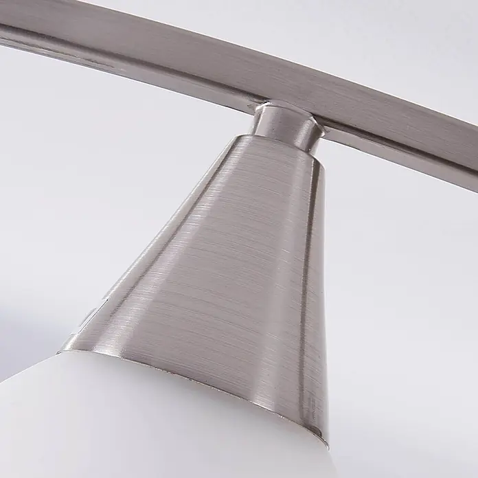 Lindby Deckenleuchte Della - alu / grau / zink, E14 - Nahaufnahme eines gebürsteten Metall-Schienenstrahlers mit weißem Diffusor an einer passenden Schiene.