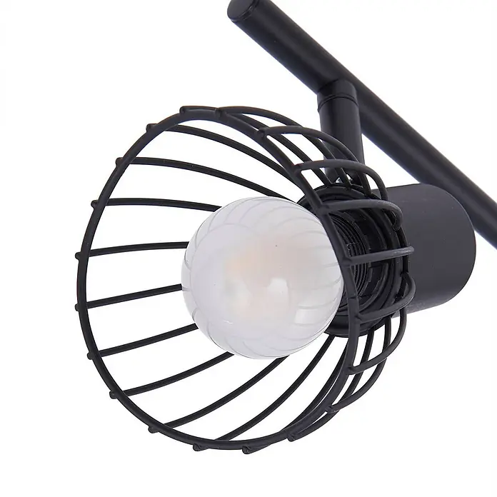 Lindby Deckenleuchte Piena - schwarz, schwarz, E14 - Nahaufnahme eines schwarzen Spotlights mit Metallkäfig und weißer Glühbirne, montiert an einer schwarzen Stange.