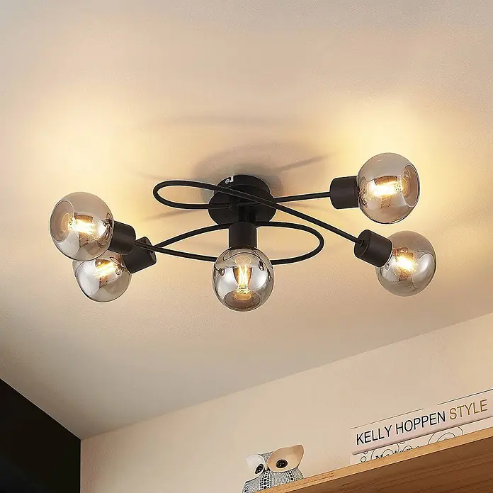 Lindby Deckenleuchte Elaina - schwarz, schwarz, E14 - Moderne schwarze Metall-Deckenleuchte mit fünf Rauchglas-Leuchtmitteln, die die Decke beleuchtet.