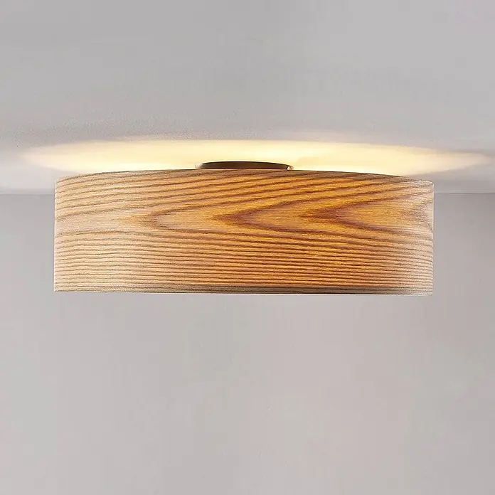 Lindby Deckenleuchte Dominic - Holz hell, E27 - Hölzerne Deckenleuchte in Trommelform mit natürlicher Maserung, die warmes Licht an die Decke wirft.