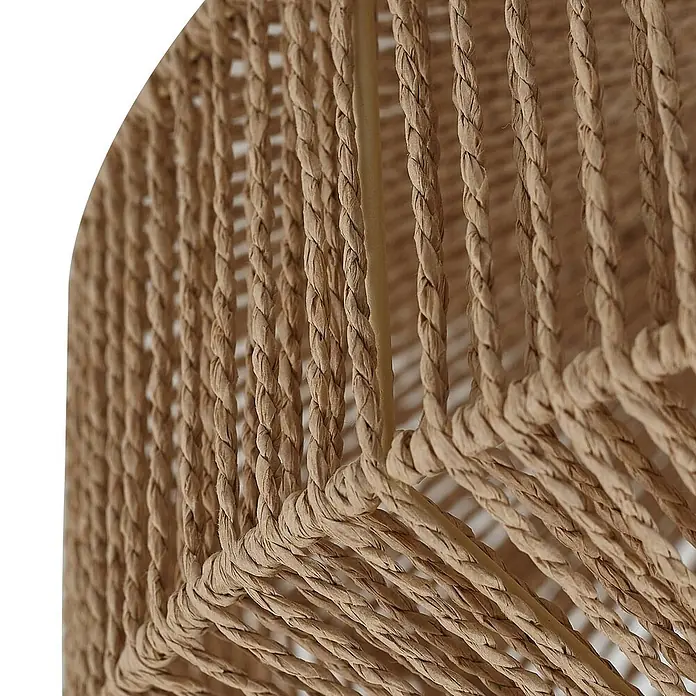 Lindby Deckenleuchte Sorino - Holz hell, E27 - Nahaufnahme von geflochtenem hellbraunem Naturfasermaterial, das seine aufwendige Webstruktur zeigt.