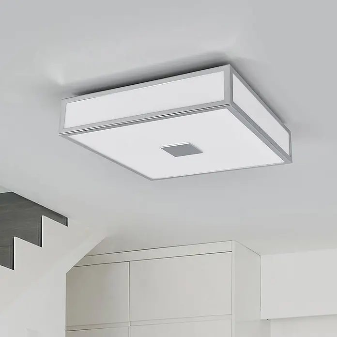 Lindby Deckenleuchte Eniola - chrom / silber, E27 - Quadratische Deckenleuchte mit silbernem Rahmen und weißen Diffusoren in modernem Interieur.