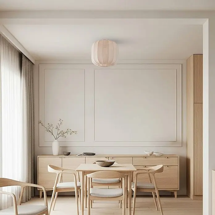 Lindby Deckenleuchte Helin - creme / amber, E27 - Helle, gerippte Deckenleuchte beleuchtet ein Esszimmer mit Holzmöbeln.