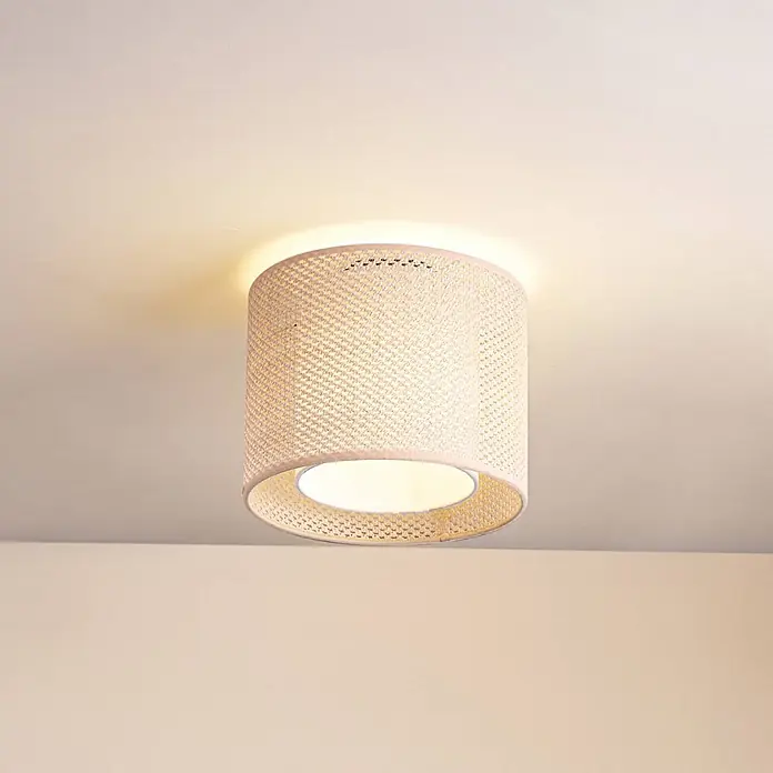 Lindby Deckenleuchte Soula - creme / amber, E27 - Hellbeigefarbene zylindrische Deckenleuchte aus Geflecht, die Raum und Decke beleuchtet.