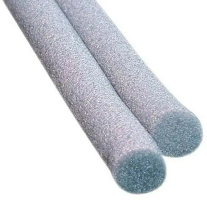 Kovalex Schaumstoffdehnungsprofil - Ø x L: 1,5 x 500 cm - Nahaufnahme von zwei grauen Nagelhautschiebern mit abgerundeten Enden. Ideal für Maniküre und Pediküre zur Nagelpflege.