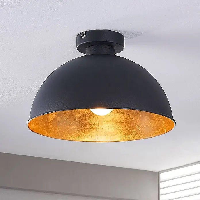 Lindby Deckenleuchte Lya - L x B x H: 31 x 31 x 26 cm, schwarz, schwarz, E27 - Schwarze Deckenleuchte in Kuppelform mit goldfarbener Innenfläche, bündig an der Decke montiert.