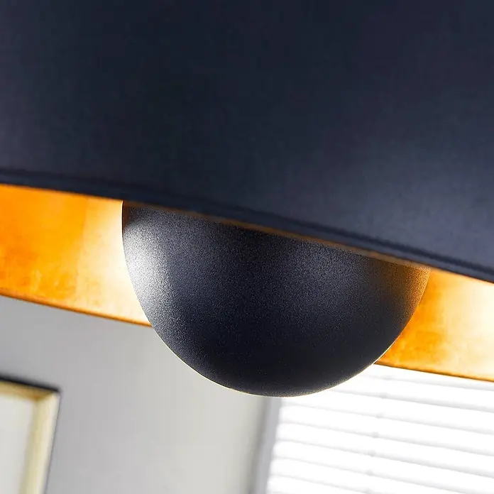 Lindby Deckenleuchte Lya - L x B x H: 41 x 41 x 27,5 cm, schwarz, schwarz, E27 - Mattschwarze Lampe mit goldener Innenseite und dunkler, halbkugelförmiger Lichtquelle.