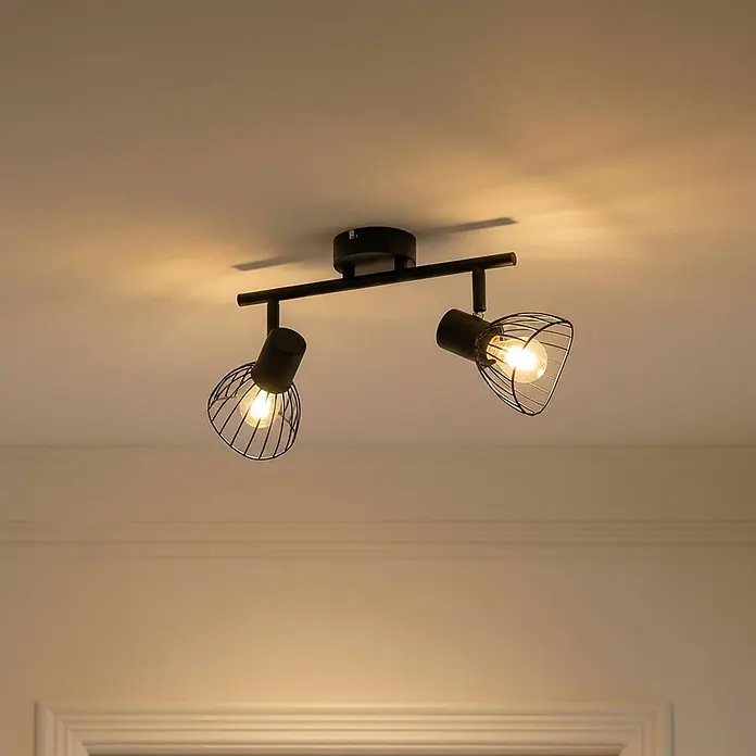 Lindby Deckenleuchte Piena - schwarz, schwarz, E14 - Schwarze 2-flammige Deckenleuchte mit Drahtgeflecht und sichtbaren Glühbirnen an heller Decke.