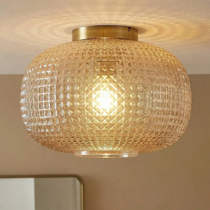 Lindby Deckenleuchte Hildur - creme / amber, E27 - Deckenlampe aus strukturiertem, bernsteinfarbenem Glas mit Messingsockel, erzeugt dekorative Lichtmuster an der Decke.