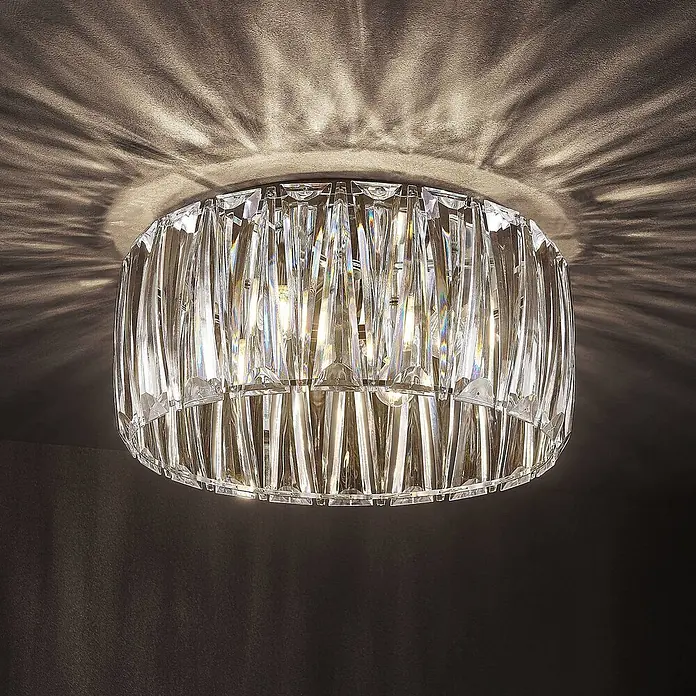 Lindby Deckenleuchte Sofia - L x B x H: 46 x 46 x 22,5 cm, klar / transparent, E14 - Runde Kristall-Deckenleuchte, die auf eine strukturierte Decke filigrane Lichtmuster wirft.