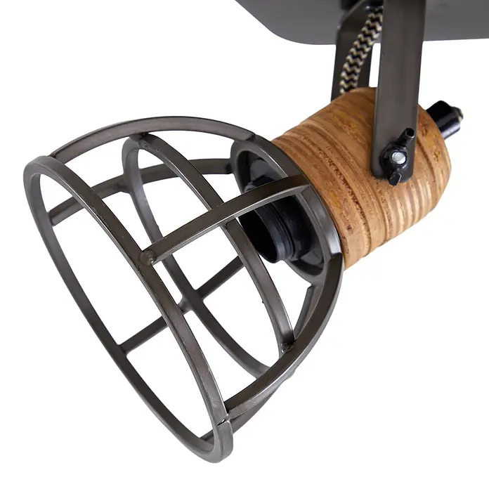 Lindby Deckenstrahler Arinthea - schwarz, schwarz, E14 - Industrieller Strahler mit dunkelgrauem Metallkäfig und hellbraunem geripptem Holzgehäuse auf einer dunklen Metallhalterung.