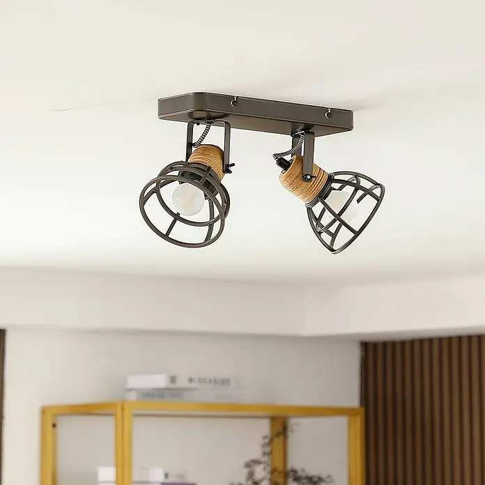 Lindby Deckenstrahler Arinthea - schwarz, schwarz, E14 - Zweiflammiger Deckenstrahler aus dunklem Metall mit Holzdetails und Gitterlampenschirmen.