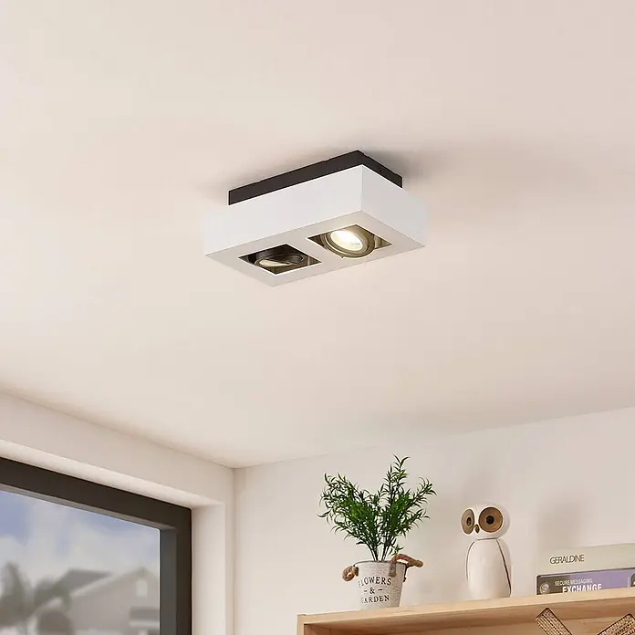Arcchio Deckenstrahler Vince - weiß / opal, weiß / opal, GU10 - Weiß-schwarze rechteckige Deckenleuchte mit zwei verstellbaren Strahlern, an einer Decke montiert.