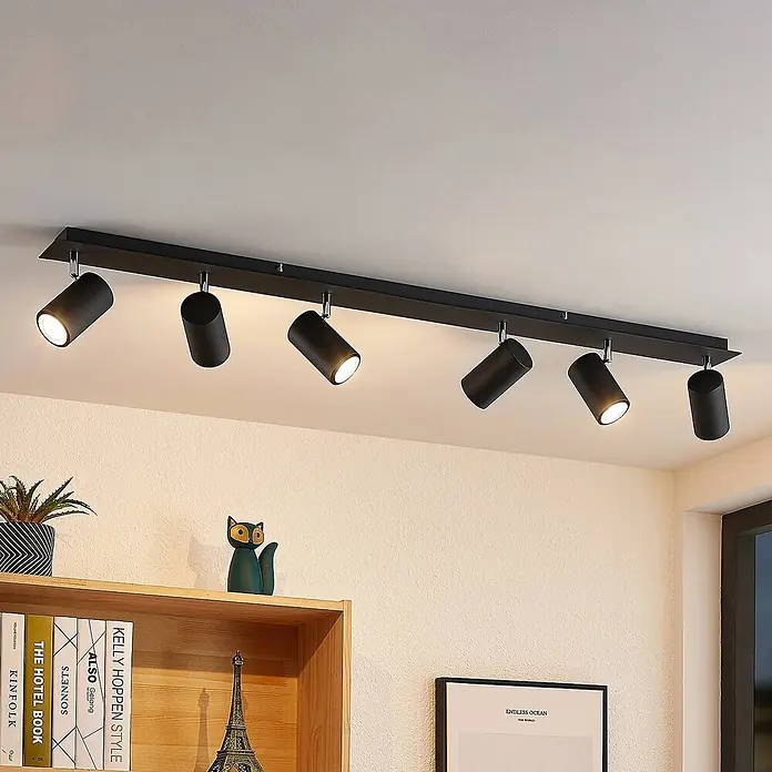 Lindby Deckenstrahler Joffrey - L x B x H: 116 x 9 x 16,5 cm, schwarz, schwarz, GU10 - Schwarze Deckenschiene mit sechs verstellbaren Strahlern, zur Raumbeleuchtung installiert.