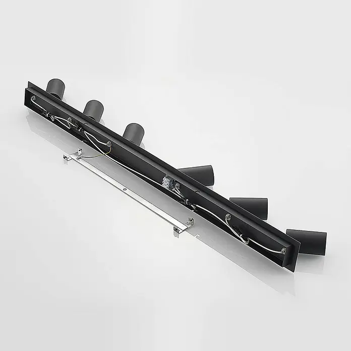 Lindby Deckenstrahler Joffrey - L x B x H: 116 x 9 x 16,5 cm, schwarz, schwarz, GU10 - Schwarze Mehrfachstrahler-Leuchte, Unterseite mit Verkabelung und silberner Montagehalterung.