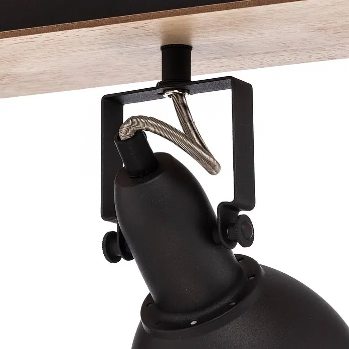 Lindby Deckenstrahler Aylis - Holz dunkel, schwarz, E14 - Schwarzer verstellbarer Strahler, an heller Holzdecke befestigt, mit silbernem flexiblem Kabelrohr.