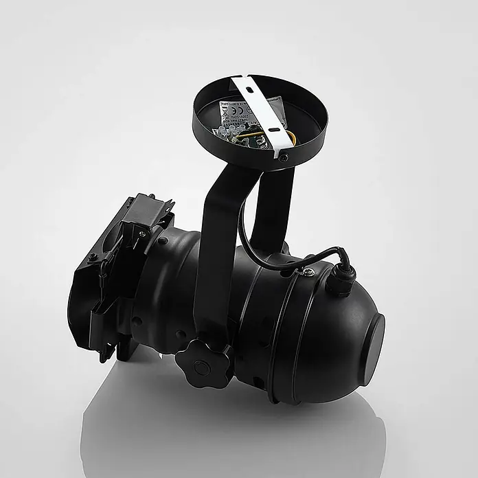 Lindby Deckenstrahler Tilen - schwarz, schwarz, E27 - Schwarzer Metal-Strahler mit verstellbarem zylindrischem Gehäuse und einer runden Montagebasis, die elektrische Anschlüsse zeigt.