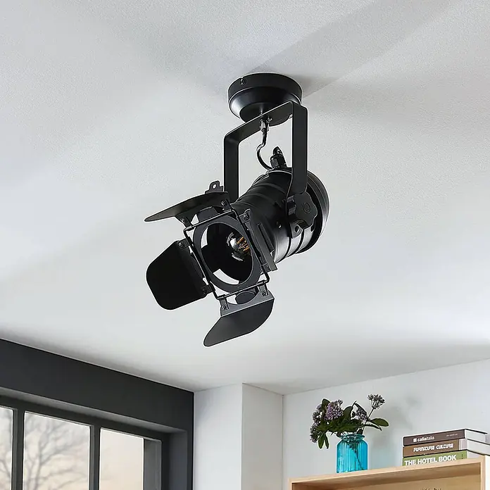 Lindby Deckenstrahler Tilen - schwarz, schwarz, E27 - Mattschwarze Deckenstrahler-Leuchte mit verstellbaren Flügeltoren.