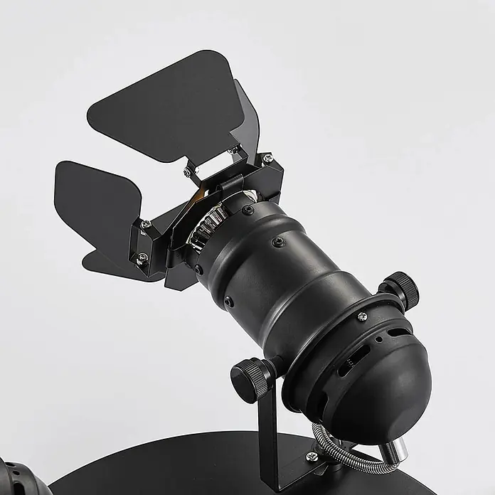 Lindby Deckenstrahler Tilen - schwarz, schwarz, GU10 - Schwarzer Metall-Scheinwerfer mit verstellbaren Blenden und Fokussierknöpfen für gerichtete Beleuchtung.