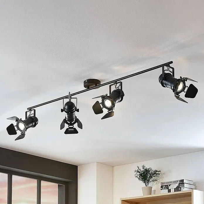 Lindby Deckenstrahler Tilen - schwarz, schwarz, GU10 - Schwarze Deckenleuchte mit vier verstellbaren Strahlern auf einer Schiene.