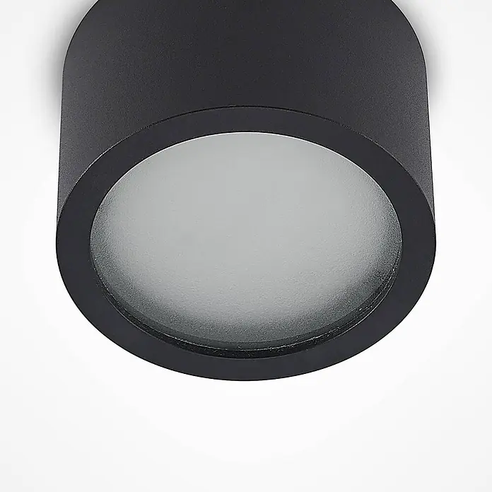 Arcchio Deckenstrahler Nieva - L x B x H: 10 x 10 x 6,5 cm, schwarz, schwarz, 2GX53 - Schwarze zylindrische Deckenleuchte mit mattierter Abdeckung.