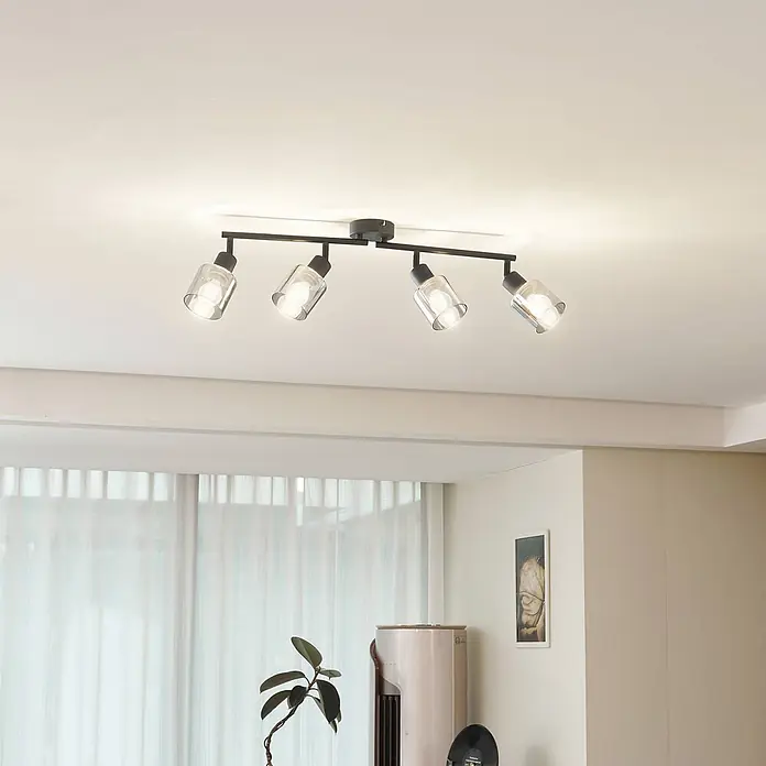 Lindby Deckenstrahler Netty - schwarz, alu / grau / zink, E14 - Schwarze lineare Deckenleuchte mit vier klaren Glasschirmen.